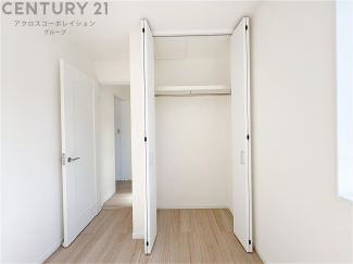 衣類やアクセサリー、小物類の収納が便利で整理整頓がしやすく、部屋の美観を保ちつつ、スペースを最大限に活用できます。衣服のしわやダメージを防ぎ、長持ちさせることができます。