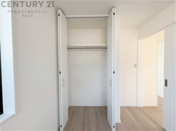 衣類やアクセサリー、小物類の収納が便利で整理整頓がしやすく、部屋の美観を保ちつつ、スペースを最大限に活用できます。衣服のしわやダメージを防ぎ、長持ちさせることができます。