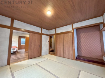 本格的な床の間もある和室になります。やっぱり一室は欲しい和室は客間や小さなお子様の寝かせ付けなどにも便利です。