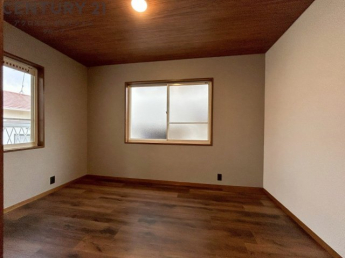 創造性や成長を促す遊びの空間を提供。学習や趣味に集中できる環境を整えます。個別のプライベートスペースは自己表現と自立心を育み、心地よい睡眠環境を整えリラックスできる場所を提供。
