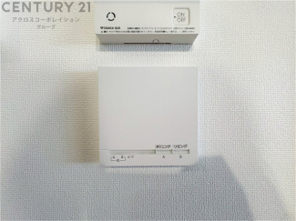 床暖房は、効率的な暖房システムであり、床からの温かさが快適な環境を提供します。床全体が均一に暖まり足元からの暖かさが感じられます。また空気の循環が少ないため、ホコリやアレルゲンの拡散を抑えます。