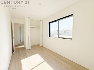 リラックスできるプライベート空間で、快適な睡眠をサポート。個人の好みに合わせたインテリアや寝具で心地良さを追求。プライベートな時間を過ごし、リフレッシュする場所におすすめです。