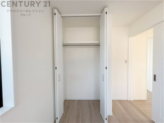 衣類やアクセサリー、小物類の収納が便利で整理整頓がしやすく、部屋の美観を保ちつつ、スペースを最大限に活用できます。衣服のしわやダメージを防ぎ、長持ちさせることができます。