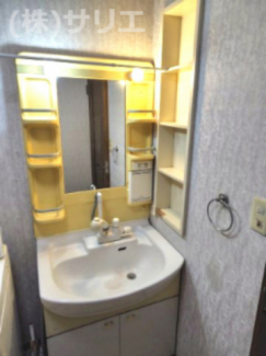 うれしい収納棚付き♪