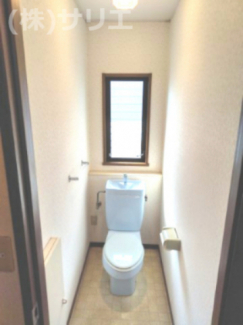 2階トイレ(壁収納付き)♪