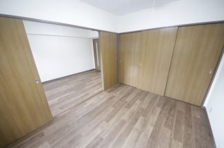 コンパクトで使いやすい洋室です