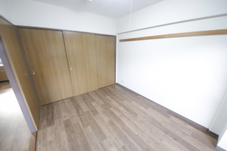 ゆったりした洋室です