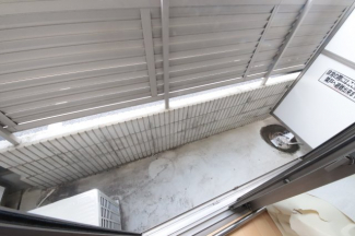 バルコニーからの眺めを楽しみながら食事をしませんか