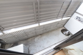 バルコニーからの眺めを楽しみながら食事をしませんか