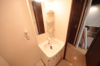 明るい洗面所です