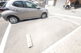 駐車場に車を止められます