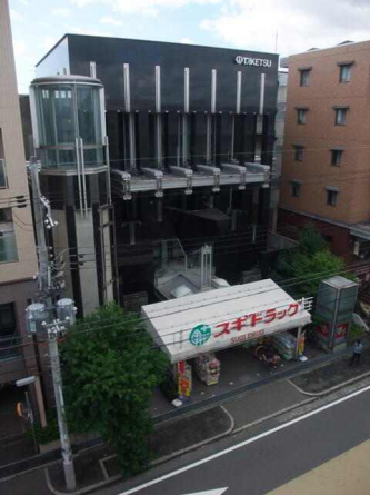 駐車場はソラリスビルの地下になります。