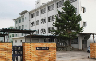 松山市立鴨川中学校まで233m