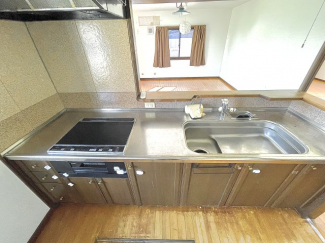 対面式キッチンで、リビングを見守りながらの調理が出来ます。