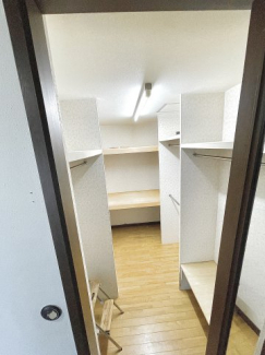 大きな収納がそれぞれにあります