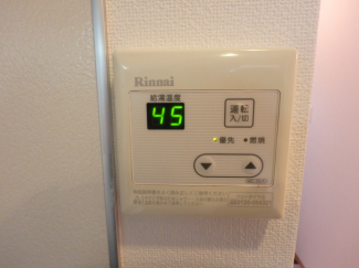 給湯リモコンで温度調節が簡単です