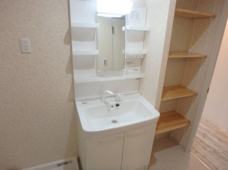 明るい洗面所です