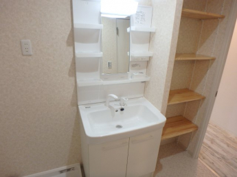 明るい洗面所です