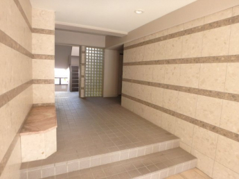 毎日通るエントランスはこのようになっています