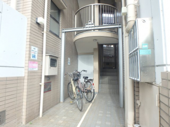 清潔なエントランスです