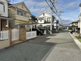 【前面道路含む現地写真】