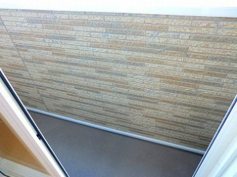 暖かな日差しのふりそそぐバルコニー