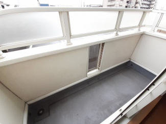 落ち着いた時間を過ごせるバルコニーです