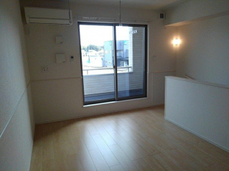 こちらの居間で趣味の時間をお楽しみください