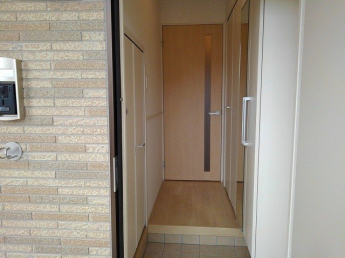 ゆったりとした玄関です