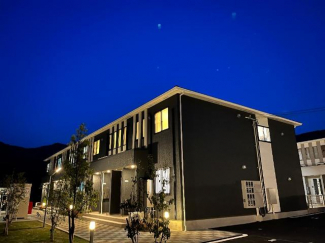 外観写真（夜）