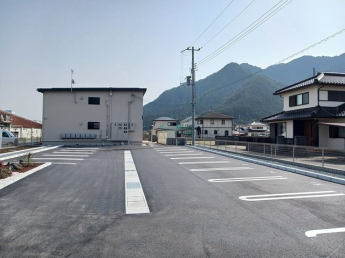 【駐車場】