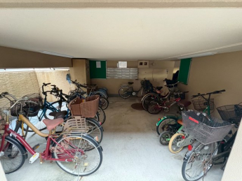 駐車場があるので、車を買う予定の方も安心です