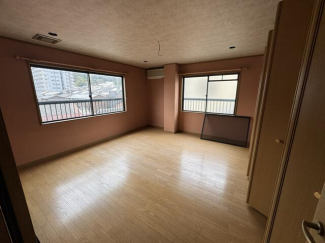 ３階玄関左西側洋室