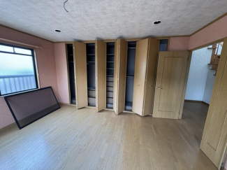 ３階玄関左西側洋室クローゼット