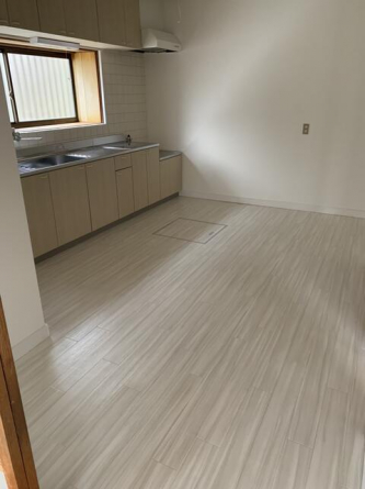 室内明るいです