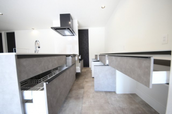 キッチン別角度、収納開放状態