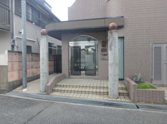 清潔なエントランスです