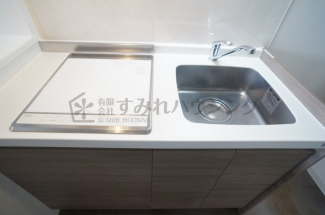 参考、同建物・同間取りの号室（壁紙や床の色味は異なります）