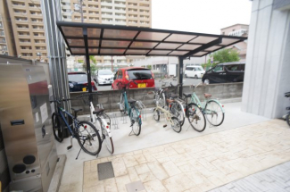 参考、同建物・同間取りの号室（壁紙や床の色味は異なります）