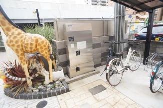 参考、同建物・同間取りの号室（壁紙や床の色味は異なります）