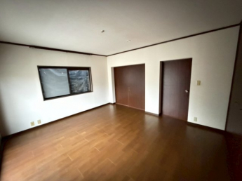 各居室にしっかりとした広さを確保し、プライベート空間も充実。収納スペースも備え、すっきりとした暮らしが叶います。