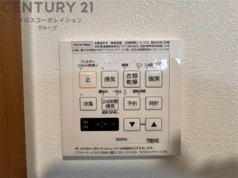 暖房機能があるため、冬場でも温かい浴室で入浴でき、乾燥機能があるため、水気を素早く取り除けます。また、換気機能があるため、湿気を素早く排出してカビや雑菌の発生を防ぐことができます。
