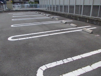 【駐車場】