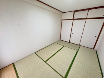 畳の上でゆっくりとくつろげる和室です