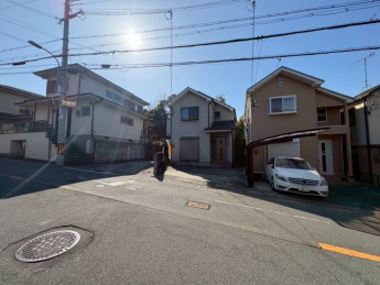 前面道路含む現地写真です