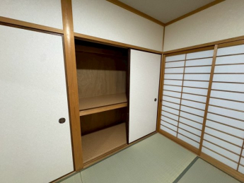 柔らかい畳が心地よい和室