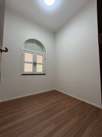 コンパクトで使いやすい洋室です