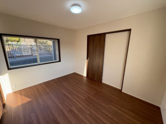 スタンダードな洋室です