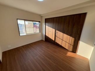 使い勝手のいい洋室です