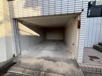 駐車場があるので、車を買う予定の方も安心です